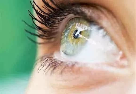 indsprøjtninger til personer med øjenforkalkning