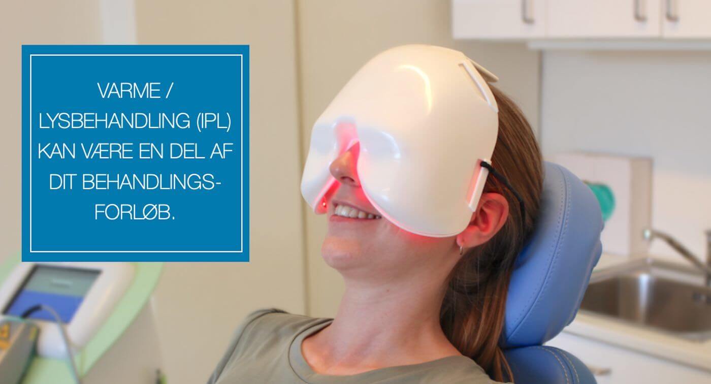 Billedet viser en patient som får lysbhehandling for tørre øjne.