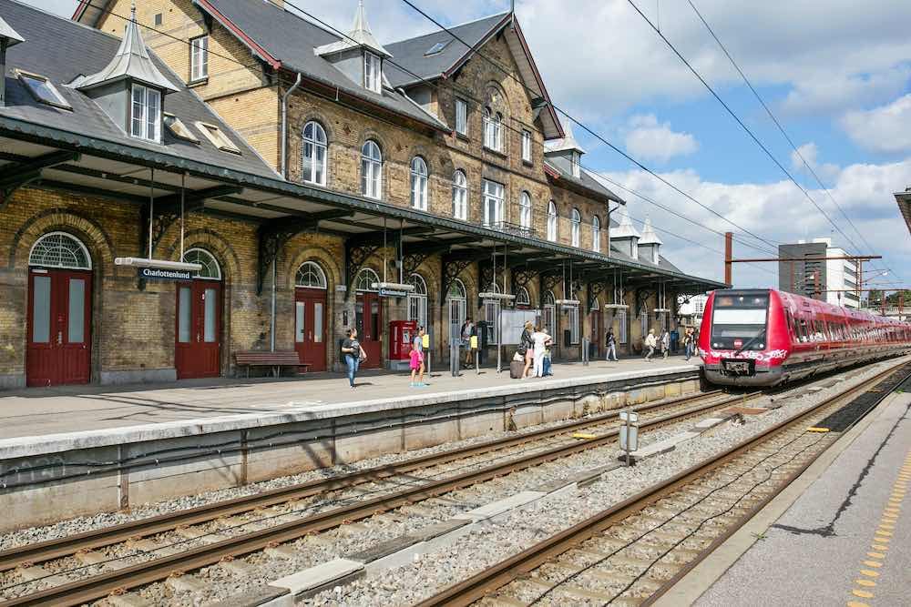 Charlottenlund Station, tæt på Øjenhospitalet Danmark.