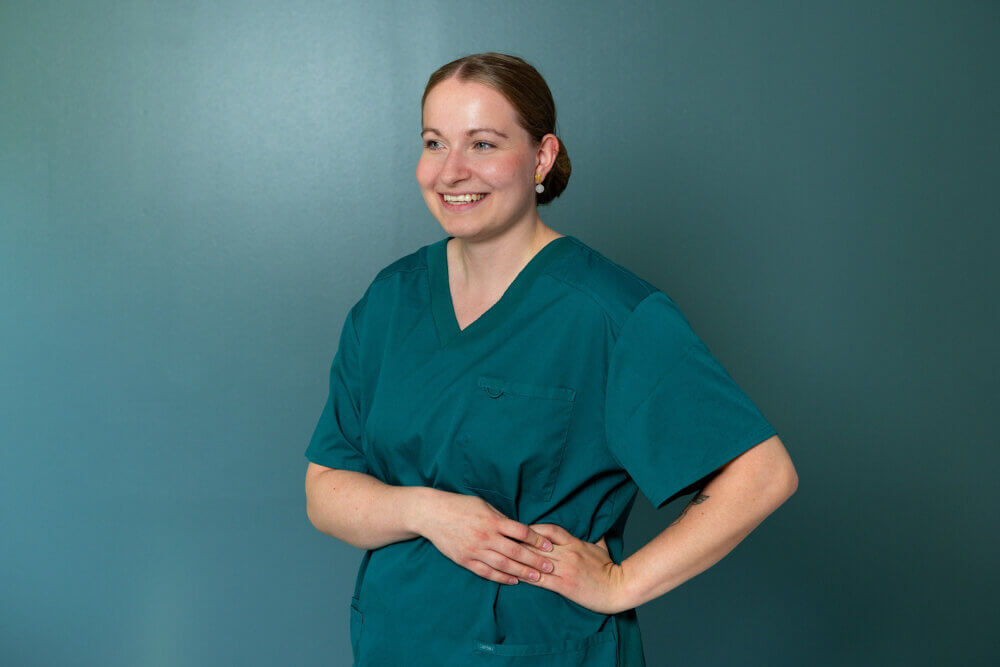 Portrætbillede af Simone, som er optometrist på Øjenhospitalet Danmark.