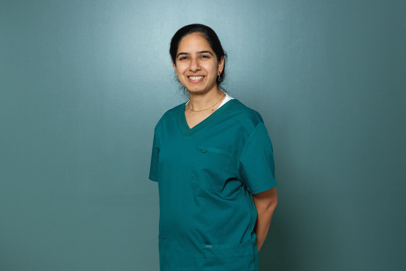 Portrætbillede af Archana, optometrist på Øjenhospitalet Danmark.