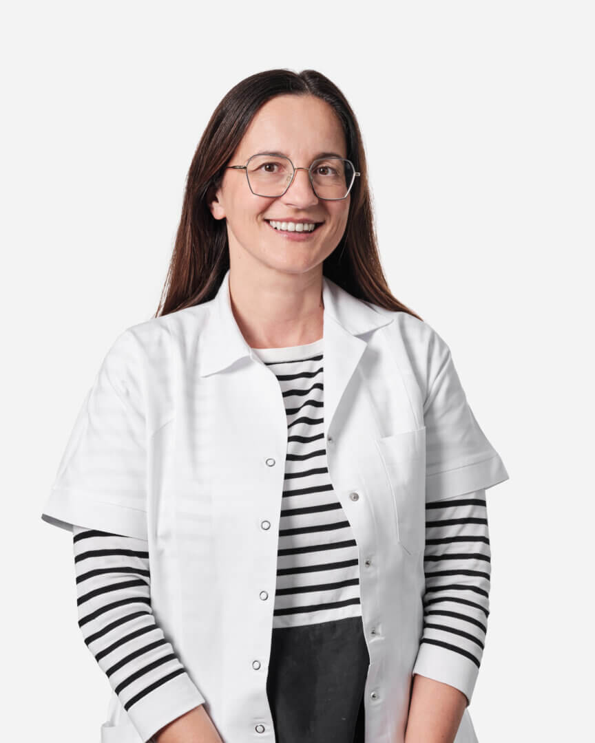 Portrætbillede af Jasmina, optometrist på Øjenhospitalet Danmark.