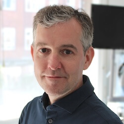 Billedet viser Patientkoordinator, Kim, fra Øjenhospitalet Danmark.
